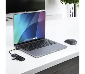 StarTech černá / USB-C hub / 4 porty / 5 Gbps / napájený