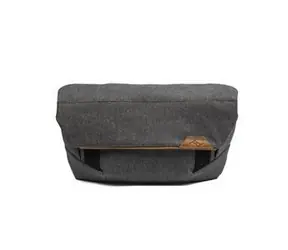 Peak Design Field Pouch v2 tmavě šedá (Charcoal) / Kapsa