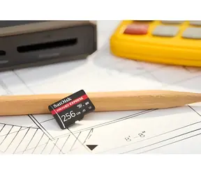 SanDisk Express microSDXC 256 GB / Micro SD karta / Class 10 / UHS-I U3 / V30 / čtení: 650 MB/s / zápis: 210 MB/s