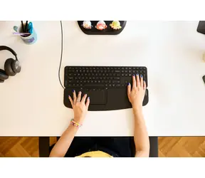 Contour Touch černá / Touchpad / Ergonomický / USB / 4 tlačítka