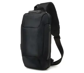 Wozinsky City černá / Bezpečnostní batoh přes rameno / Organizér / USB port
