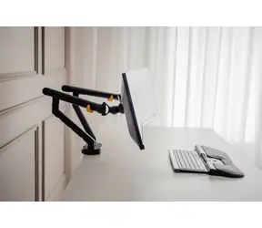 BakkerElkhuizen BE Flexible Dual černá / Dvojité rameno na monitory / VESA 75×75-100×100 mm / 17-35" / nosnost 2×10 kg