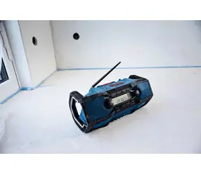 Bosch GPB18V-3C Professional modrá/černá / Stavební rádio / Bluetooth 5.4 / FM tuner / IP54 / bez baterie a nabíječky