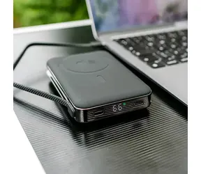 ER Charge Pro 10K černá / Powerbanka / 10000 mAh / Bezdrátové nabíjení Qi2 15W / Integrovaný USB-C kabel 35W