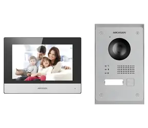 Hikvision DS-KIS703Y-P / Sada IP videotelefonu / 2-drát / bytový monitor / dveřní stanice / napájecí zdroj