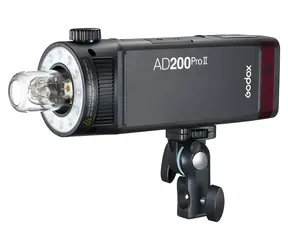 Godox AD200Pro II / Blesk / 200 Ws / Bateriový / Směrné číslo 60 m / Se stativem