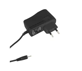 Qoltec AC nabíječka pro tablety 10.5W / 5V / 2.1A  / 2.5 x 0.7 mm / 1.4 m