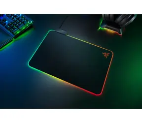 Razer Firefly V2 / herní podložka pod myš / 355mm x 255mm x 3 mm