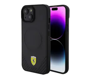Ferrari PU Leather Bottom Carbon MagSafe Zadní Kryt pro Apple iPhone 15 černá