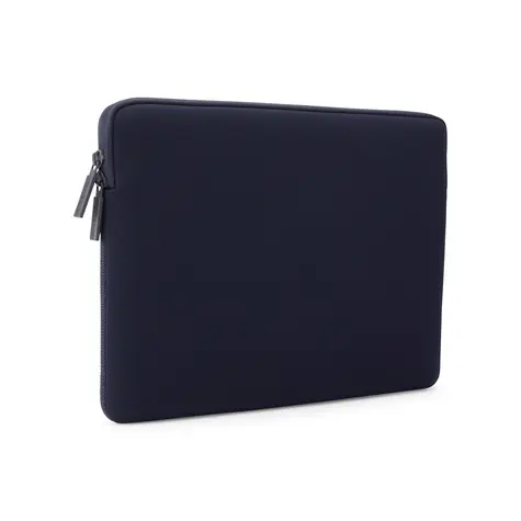 Pipetto Classic Fit Sleeve tmavě modrá / Pouzdro / MacBook Neo 13 (A18 Pro)