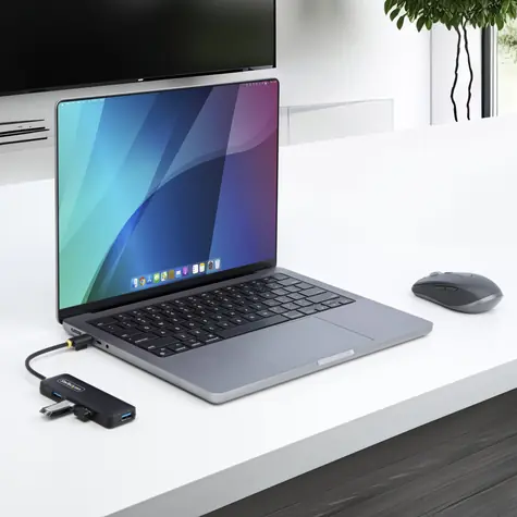 StarTech černá / USB-C hub / 4 porty / 5 Gbps / napájený