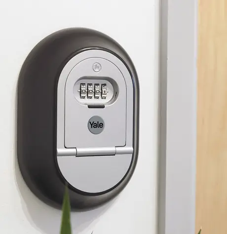 Yale Y500/187/1 / Skříňka na klíče / kombinační zámek / na zeď / voděodolná