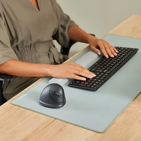 Fellowes Breyta Plus M levoruká / Vertikální bezdrátová myš / ergonomická / dobíjecí baterie / černá
