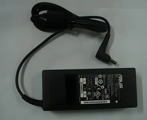 ASUS 65W 19V černá / Napájecí adaptér / 3,42A / pro notebooky ASUS