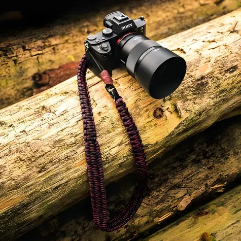 C-ROPE Traveler Red Dots / Popruh na fotoaparát / Paracord / 125 cm / nosnost 40 kg