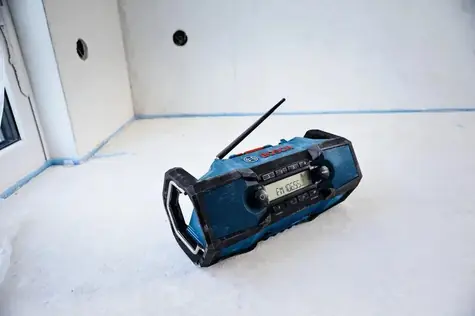 Bosch GPB18V-3C Professional modrá/černá / Stavební rádio / Bluetooth 5.4 / FM tuner / IP54 / bez baterie a nabíječky