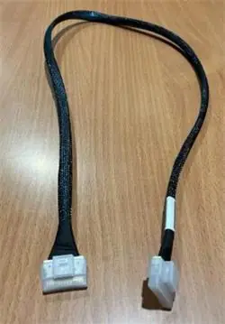 Supermicro Slimline SAS x8 - Slimline SAS x8 kabel 82 cm / Kabel / SAS / 82 cm / 85 ?