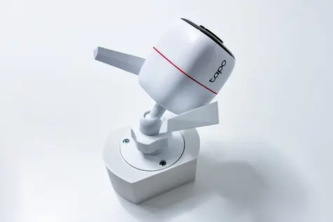 TP-Link Držák pro kamery Tapo C310/C320/C325 bílý / Držák / na stěnu a strop / PETG / s krytkou kabelů