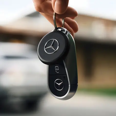 Chipolo LOOP Mercedes-Benz Edition černá / Bluetooth lokátor / kovové poutko / IP67 / Bluetooth 120 m