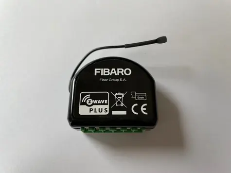 Fibaro Dvojitý spínací reléový modul 2 (vestavný) / 2x 1.5 kW / Z-Wave Plus