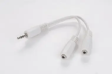 Gembird audio rozdvojka / 1x 3.5 mm M <-> 2x 3.5 mm F / 10 cm / redukce / bílá