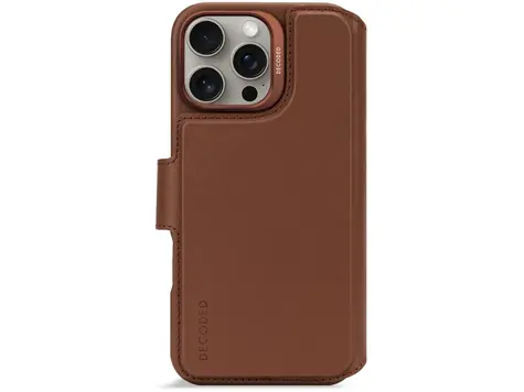 Decoded Leather Detachable Wallet odnímatelné kožené pouzdro pro Apple iPhone 16 Pro Max hnědá